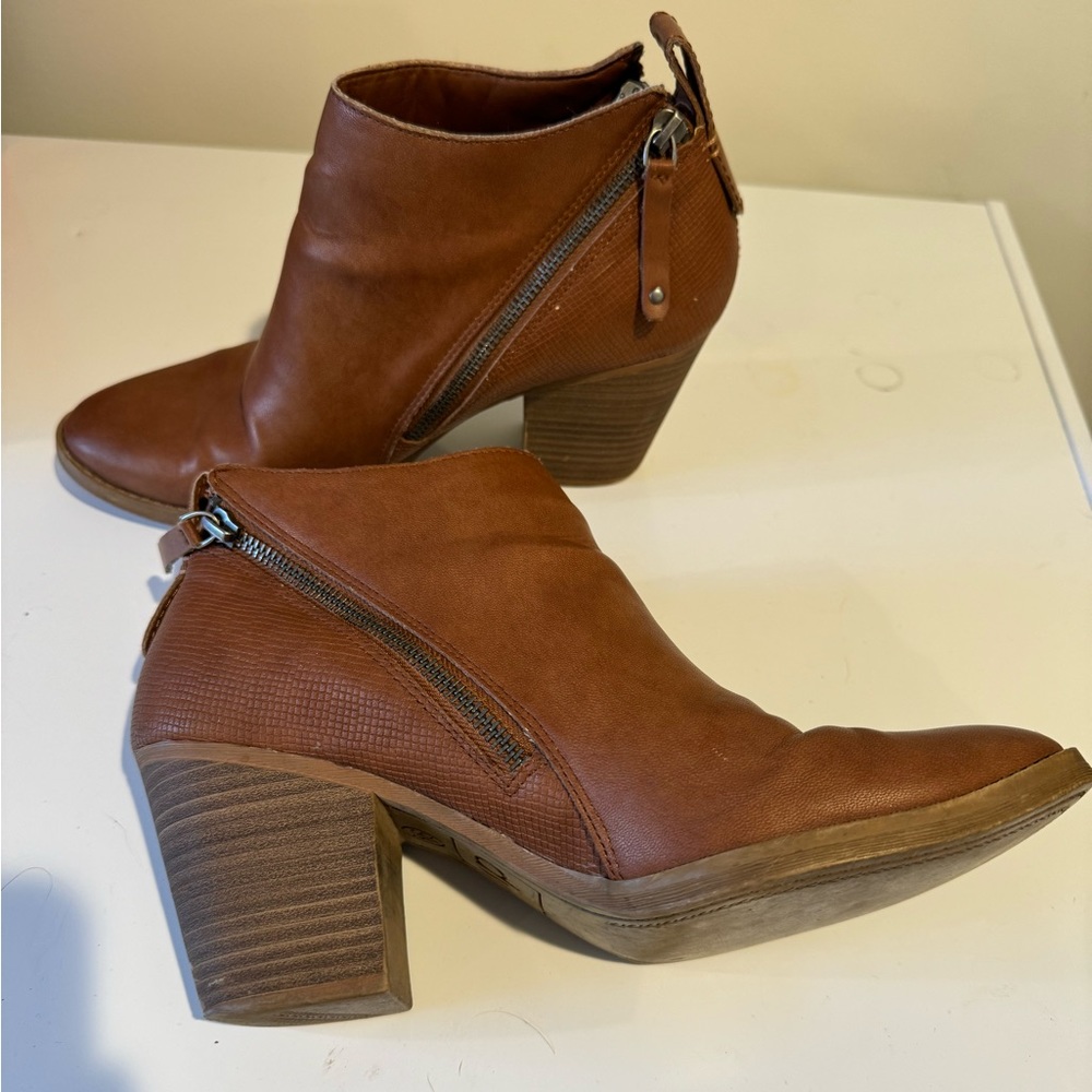 Brown “leather” ankle boots with zip detail